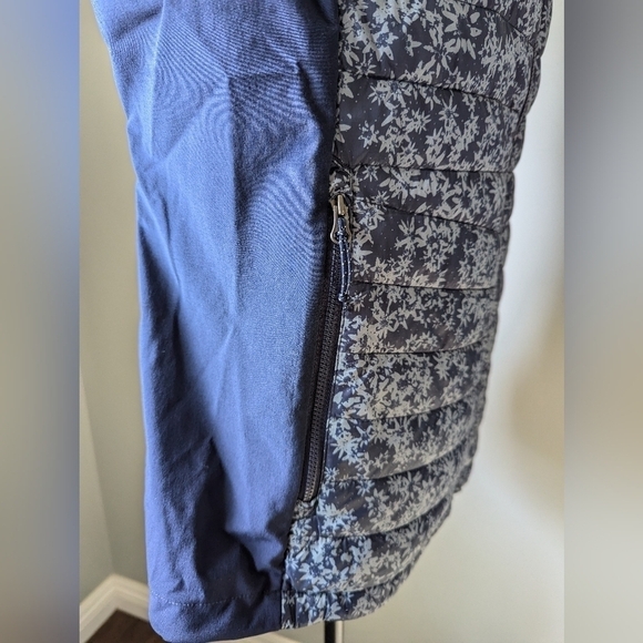Columbia Blue Women's Vest Size Large - Light, Warm, Packable, Floral, Pockets - Picture 7 of 10